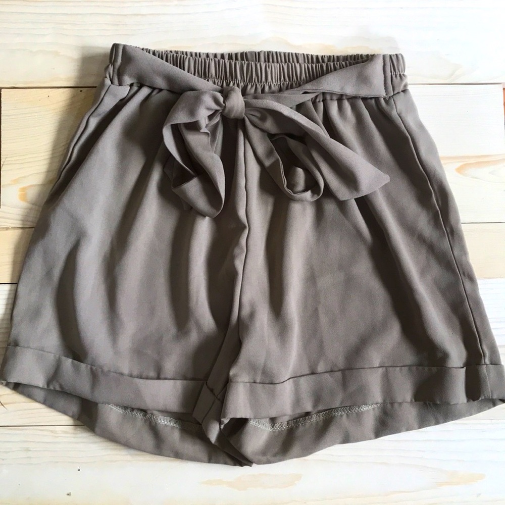 olive green/tan comfy shorts